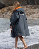 Dryrobe Advance KIDS V3 LS Poncho - Dark Grey/Orange